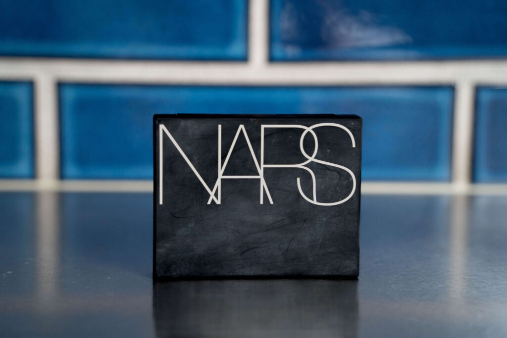 NARS ライトリフレクティング プリズマティックパウダー