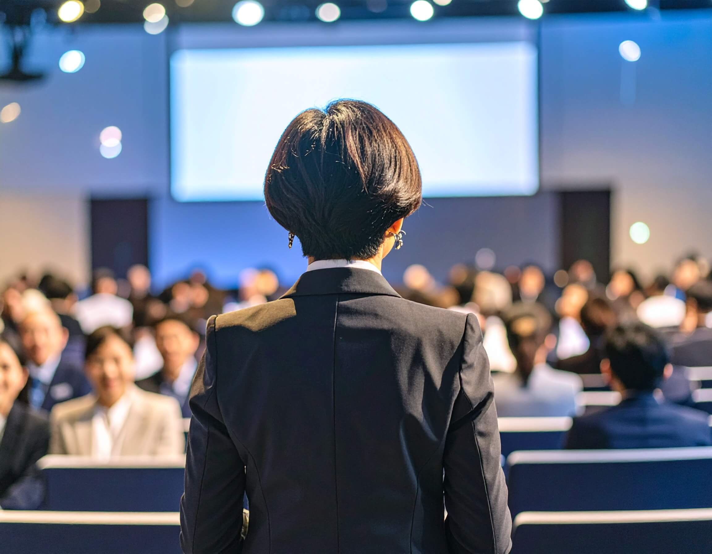 講演会・登壇シーン